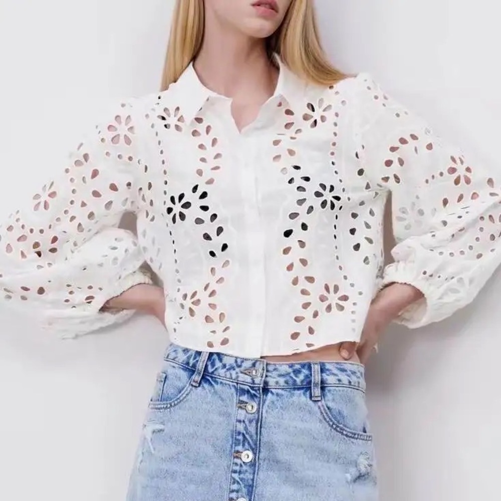PINK RIPPLE | white lace crop blouse